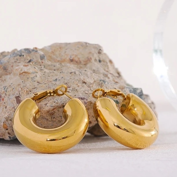 NEW Chunky Gold Hoop Earrings - Picture 2 of 14